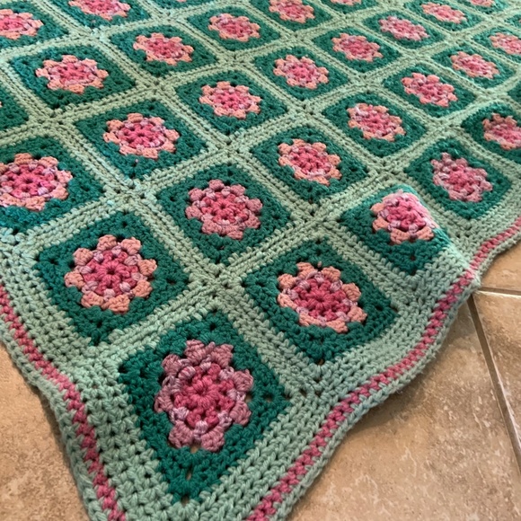 Vintage Handmade Crochet Granny Square Afghan Blanket Pink & Green 54"x45" - Picture 6 of 16